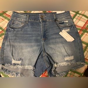 NWT Women’s Size 18 Destructed Denim Jean Shorts